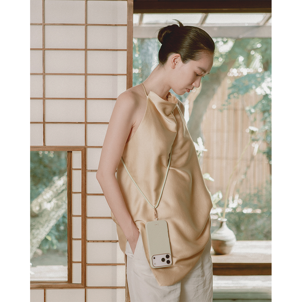 Ốp lưng Iphone 17 PRO MAX UNIQ COEHL MIRELLE