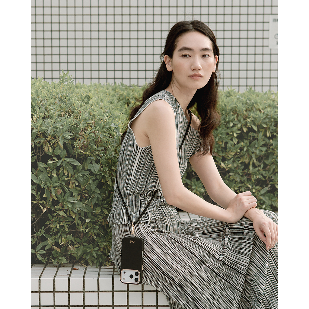 Ốp lưng Iphone 17 PRO MAX UNIQ COEHL MIRELLE